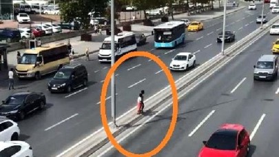 Metrobüse kaçak binmeye çalışan çocukların tehlikeli geçişi kamerada