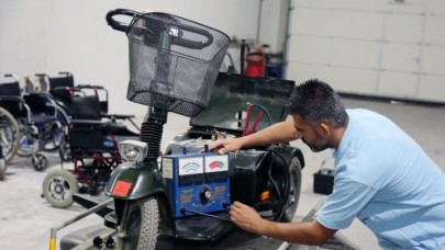 KÜÇÜKÇEKMECE BELEDİYESİ ENGELLERİ ORTADAN KALDIRMAYA DEVAM EDİYOR