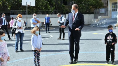 Mehmet Murat Çalık öğrencilerin ilk gün sevincini paylaştı