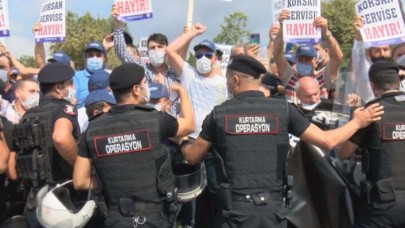 Servisçiler, İstanbul Büyükşehir Belediyesi (İBB)nin Saraçhanedeki binası önünde eylem yaptı.