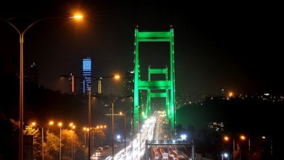 İstanbulun köprüleri serebral palsi farkındalığı için yeşile büründü