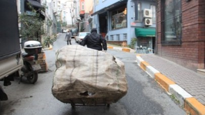 Büyükçekmecedeki kağıt toplayıcılarına saat düzenlemesi