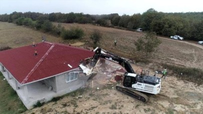 Çayırderede 2 kaçak yapı daha yıkıldı
