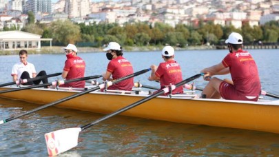 GELECEĞİN MİLLİ KÜREKÇİLERİ KÜÇÜKÇEKMECE’DE YETİŞİYOR