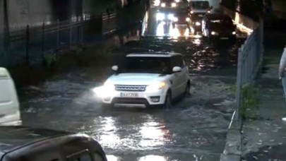 BÜYÜKÇEKMECEDE YAĞIŞ ETKİLİ OLDU