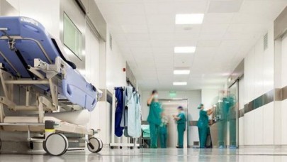 Üç kardeş, art arda koronavirüsten hayatını kaybetti