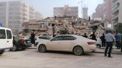 İzmirdeki 6.6 büyüklüğündeki depremde yıkılan binalar var!