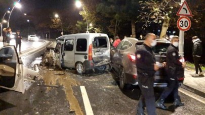 BÜYÜKÇEKMECEDE ZİNCİRLEME KAZA: 5 YARALI