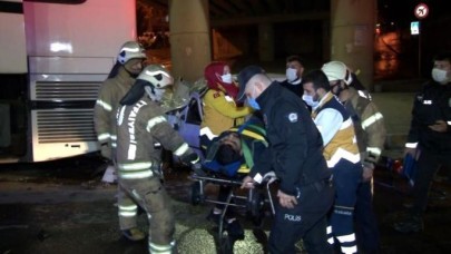 Küçükçekmecede otomobil park halindeki otobüse çarptı: 1i ağır 2 yaralı