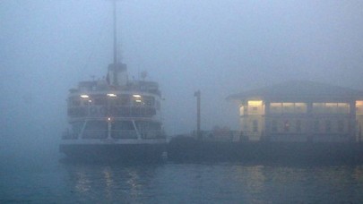 İstanbulda sis nedeniyle şehir hatlarında bazı seferler iptal edildi