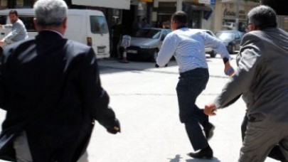 Baykal'a taş ve yumurtalı saldırı