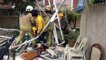 Avcılarda binanın balkonları çöktü : 2 yaralı