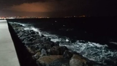 Meteorolojiden uyarı: İstanbulda rüzgar gece boyunca etkili oldu