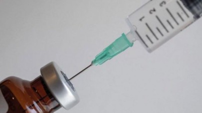 Koronavirüs aşısı yılan hikayesine döndü: Salgının gerisinden gidiyoruz