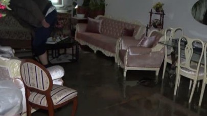 Büyükçekmecede sağanak nedeniyle su baskını