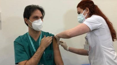 İstanbulda ilk aşılar sağlık çalışanlarına yapılmaya başladı