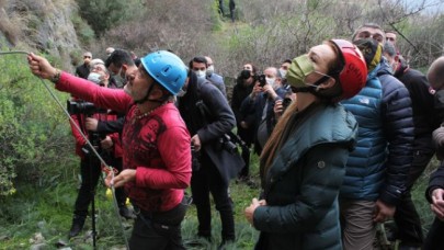 Milli sporcu Emrah Özbay için dünyaca ünlü dağcılar Dokuz Eylül kayalıklarına tırmandı