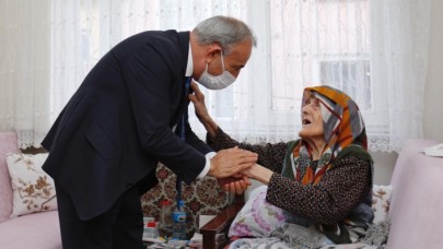 BAŞKAN ÇEBİ’DEN 116 VE 112 YAŞLARINDAKİ ASIRLIK ÇINARLARA ZİYARET