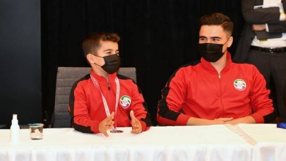 Şampiyon yüzücüler Beylikdüzü belediye başkanı Çalık’ı ziyaret etti