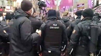 Kadınlar Kızılayda buluşarak Erdoğanın İstanbul Sözleşmesinde çekilme kararını protesto etti