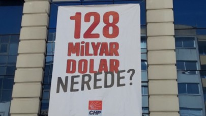 CHP Küçükçekmecede 128 milyar dolar nerede? afişleri söküldü