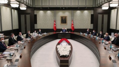 Kabinede sürpriz değişiklikler: İşte giden ve yeni gelen bakanlar!