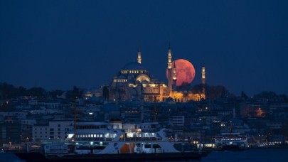 İstanbulda dolunaylı gece