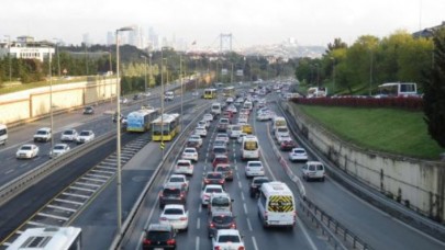 82 saatlik kısıtlama sonrası İstanbulda trafik yoğunluğu