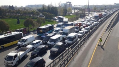 Avcılar ve Küçükçekmecede kısıtlamaya rağmen trafik yoğunluğu