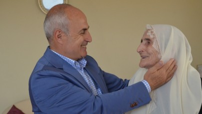 “Annelerimiz bizlerin bir gün değil her gün baş tacıdır”