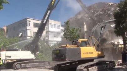 Başkan Akgün: &quot;Başımıza yıkılmadan gelin hep birlikte şehrimizi yenileyelim&quot;