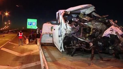 Büyükçekmecede bariyerlere çarpan otomobilin sürücüsü öldü