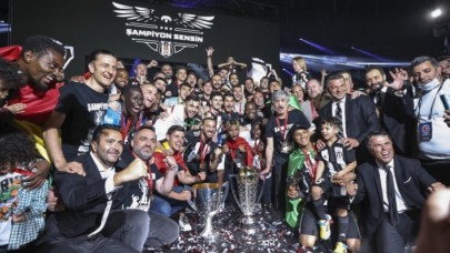 Beşiktaş şampiyonluk kupasını aldı