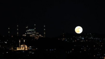 "Süper Çiçek Kanlı Ay" Türkiyenin çeşitli yerlerinden gözlemlendi!