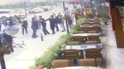 Restoran çıkışında karısını döven adama meydan dayağı