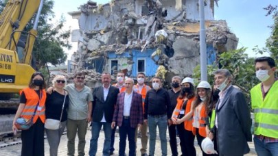 Büyükçekmecede riskli 2 bina, kentsel dönüşüm kapsamında yıkıldı