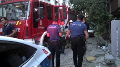 AVCILARDA ATIK TOPLAYICISININ SÖKMEYE ÇALIŞTIĞI ELEKTRİK PANOSU PATLADI