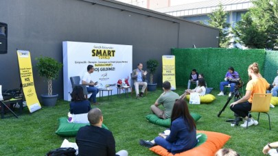 BAŞKAN ÇALIK, BEYLİKDÜZÜ SMARTTA GENÇLERLE BULUŞTU