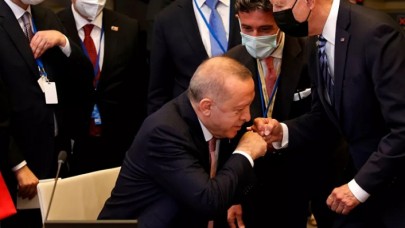 Financial Timesın kapağı Erdoğanın danışmanını çıldırttı