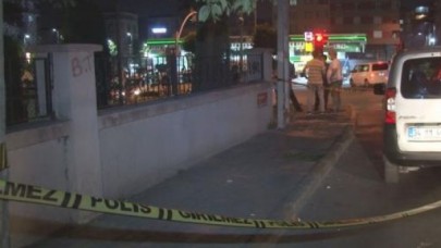 Küçükçekmecede araca silahlı saldırı: 1 ağır yaralı