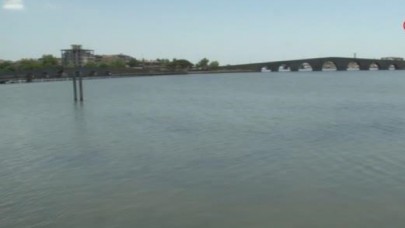 Kirlilik nedeniyle Büyükçekmece Gölünün rengini değişti