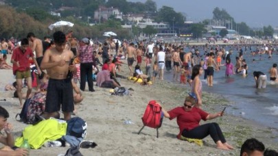 MENEKŞE PLAJI DOLDU TAŞTI