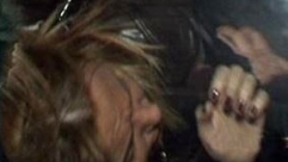 Ehliyeti kaptırdı Ece’yi tokatladı