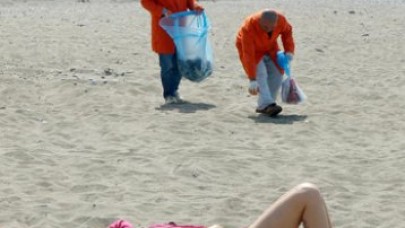 Mahkumlar temizledi, turistler güneşlendi