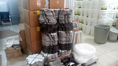 Küçükçekmecede cinsel içerikli ürün üretilen depoya baskın