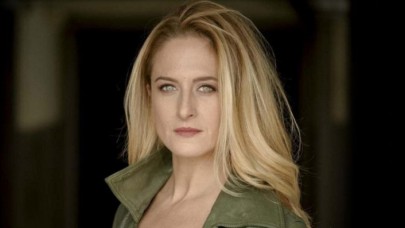 Kanserle mücadele eden Canan Ergüder peruğunu çıkardı: Artık biraz da böyle