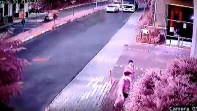 Avcılarda motosikletli kuryelerin feci kazası kamerada