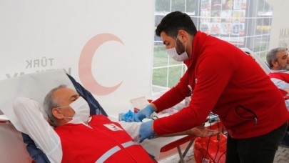 KÜÇÜKÇEKMECE BELEDİYE PERSONELİNDEN KAN BAĞIŞI KAMPANYASINA DESTEK