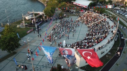 AHMET ASLAN İLE KÜÇÜKÇEKMECE’DE TÜRKÜ GECESİ