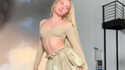 Aleyna Tilki evleniyorum notuyla davetiyesini paylaştı